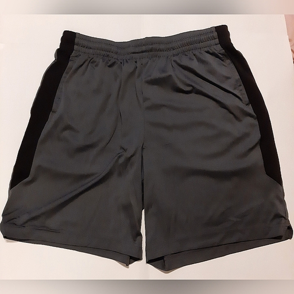 Men's Large Tek Gear Dry Tek Gray Shorts